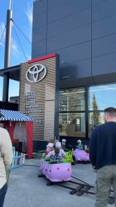 Tänään hauskaa ohjelmaa lapsille Porissa Helmentiellä! Vielä ehtii käymään kello 14 asti 🥳 #ac_autocenter #toyota #pori