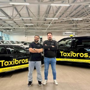 Cleanbros saa rinnalleen kuljetuskumppanin ensi kaudelle, kun Taxibros saapuu tunturiin. Normaalin taksiliikenteen lisäk...